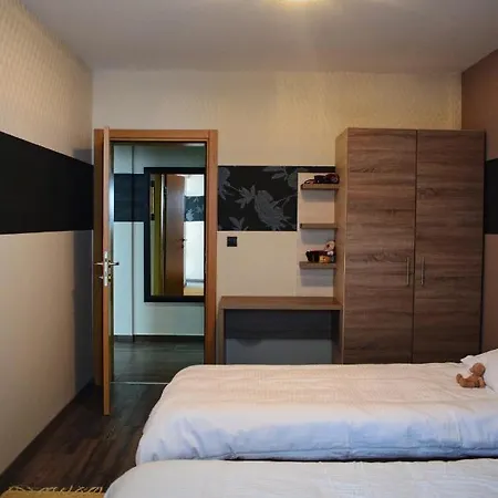 Milmari Friends And Family קופאוניק